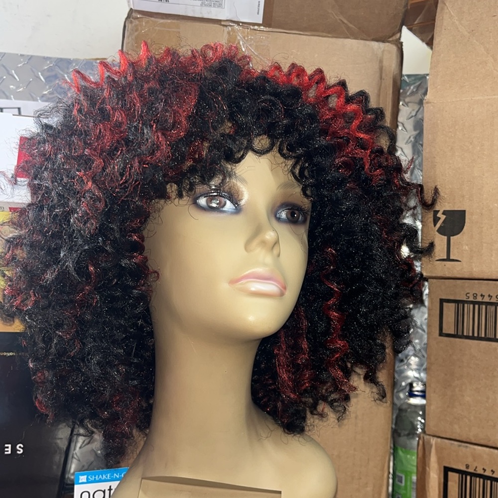 Natural wig with cherry highlights 🍒